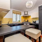 Luxury Penthouse Claudia דירה מאלינסקה