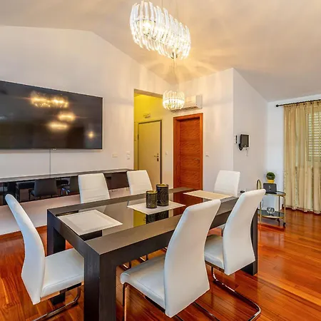 Luxury Penthouse Claudia Malinska