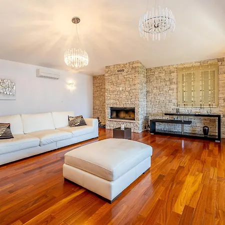 Luxury Penthouse Claudia Malinska