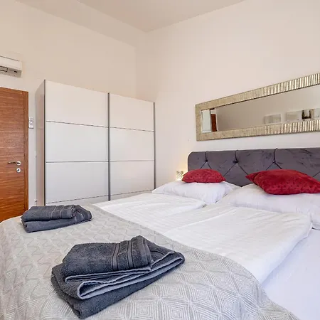 Luxury Penthouse Claudia Apartment