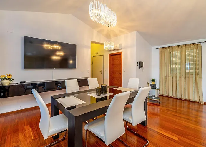 Luxury Penthouse Claudia Malinska