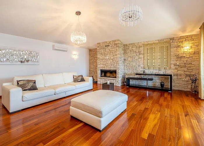 Luxury Penthouse Claudia Malinska