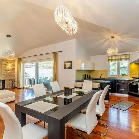 Luxury Penthouse Claudia *